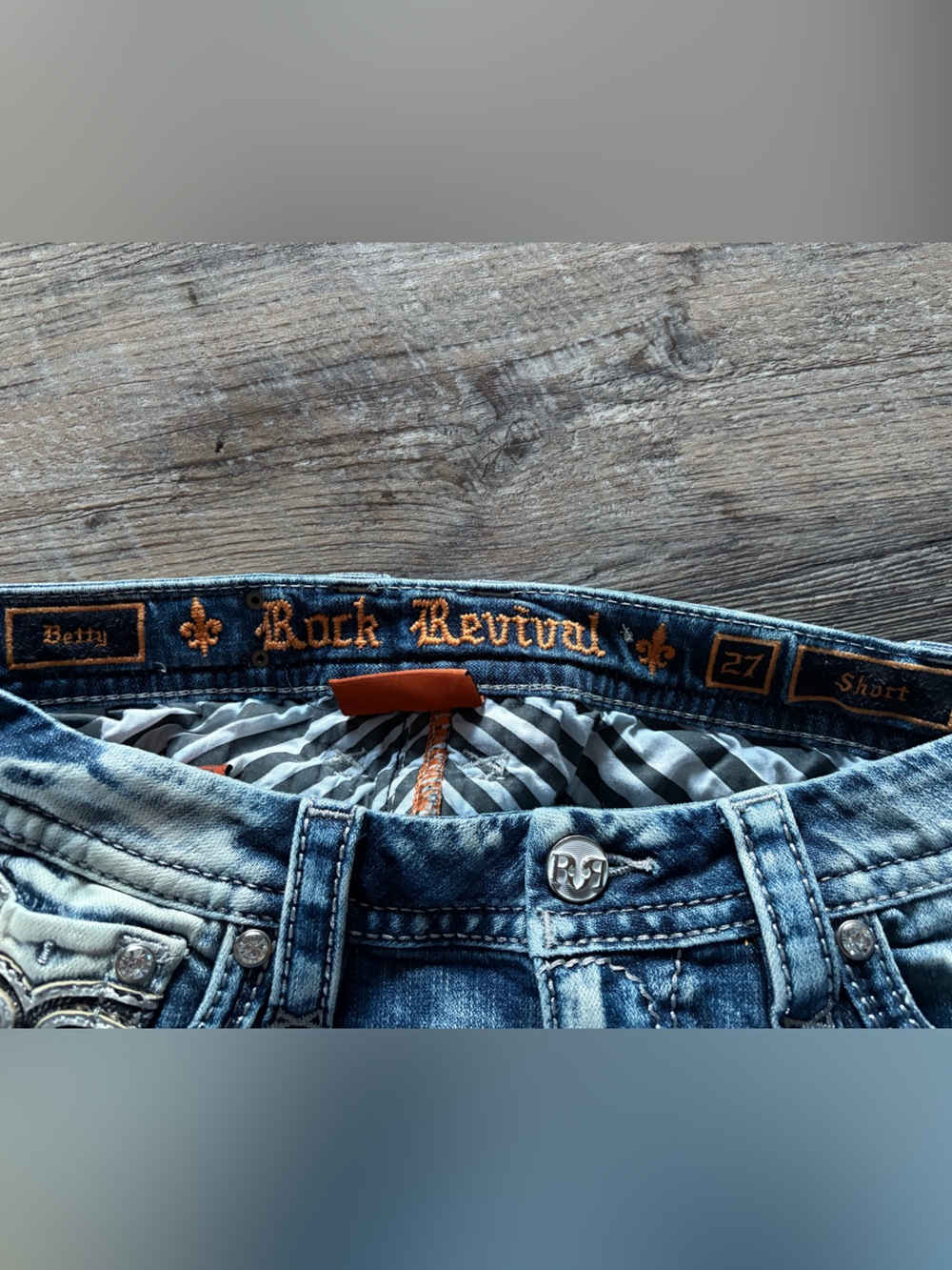 Rock Revival Betty shorts from Buckle 27 - Picture 3 of 3